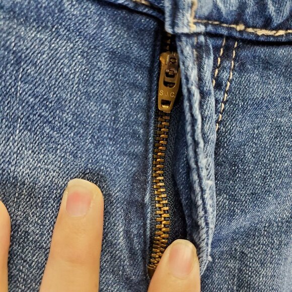 Silver Jeans Shorts Womens 27 Blue Boyfriend Rolled Distressed Denim Jorts - Picture 9 of 11